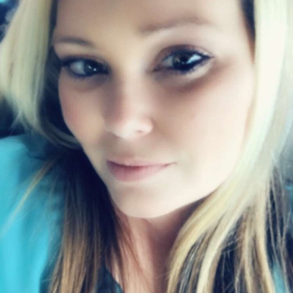 Meet your Posher, Christy - Picture 1 of 1